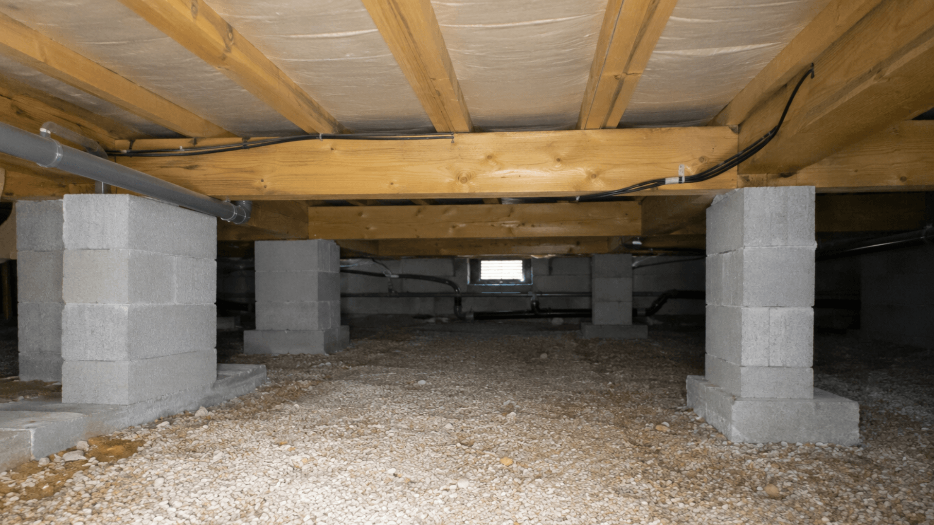 Vide sanitaire isolé d'une maison avec matériau minéral